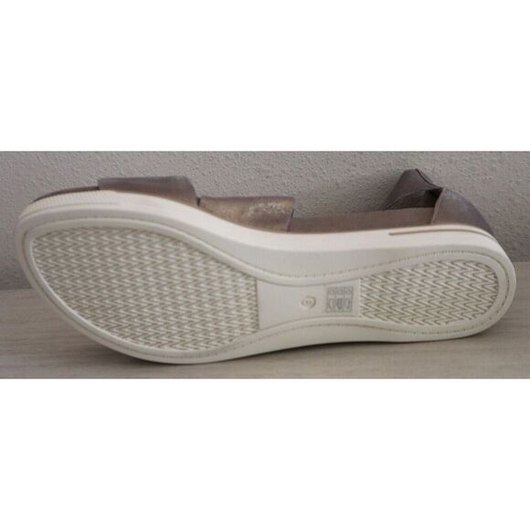 Eileen Fisher Women's Sz 9M Platinum Metallic Suede Sport Back Zip Sandals - Picture 4 of 12